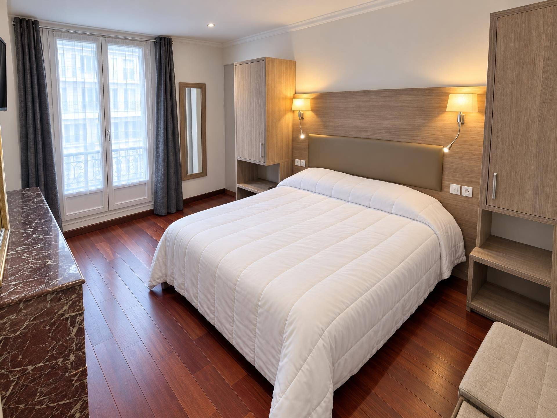 Chambre double avec cheminée en marbre