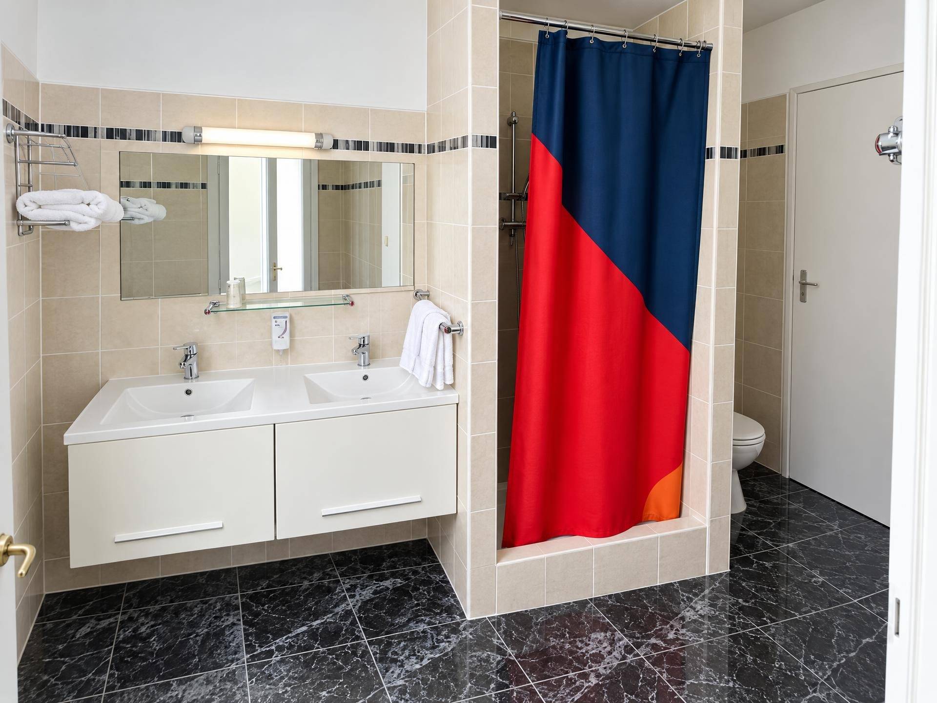 Salle de bains à double vasque
